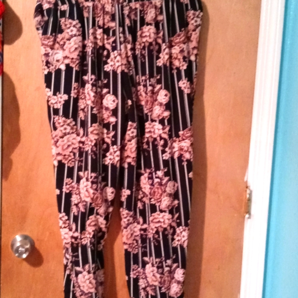 Floral baggy pants